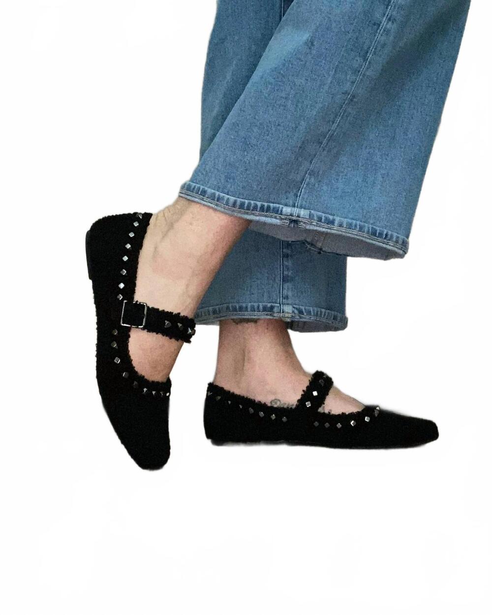 NEW VINTAGE HAVANA women's fluffy mary jane flats with studs in black